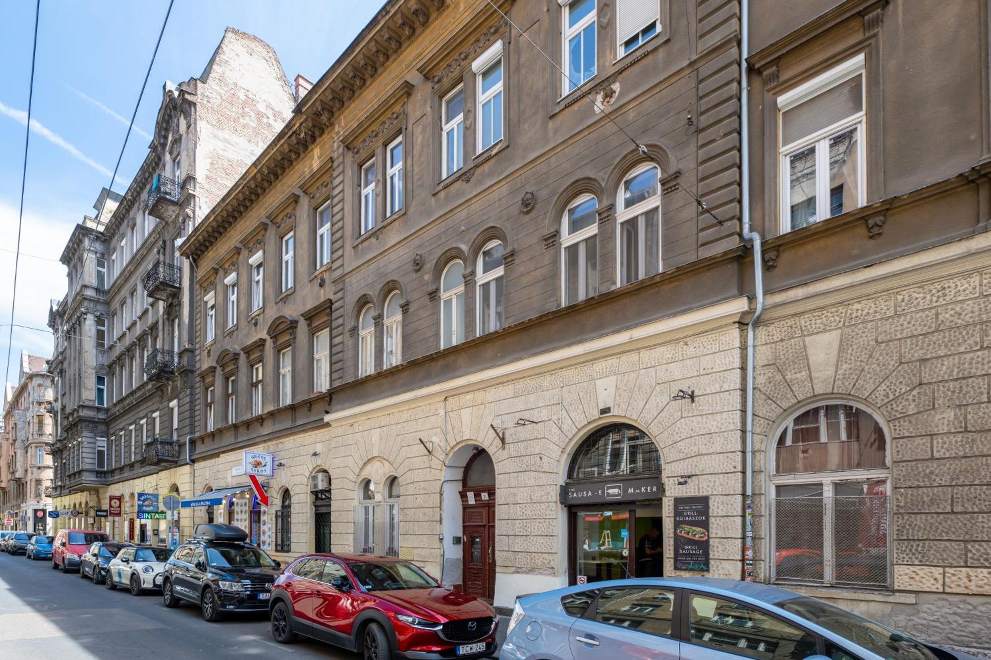 Wesselenyi-W31-Modern 3 Bedroom Suite, Budapest